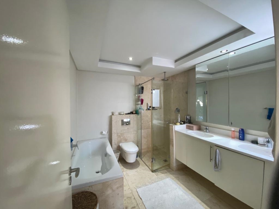 2 Bedroom Property for Sale in Vredehoek Western Cape